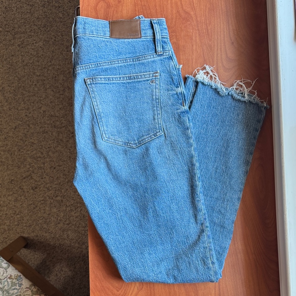 Madewell “The Perfect Vintage Jean” size 27 Tall. These jeans are perfect!